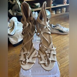 FOREVER 21 Tan Strappy Sandals